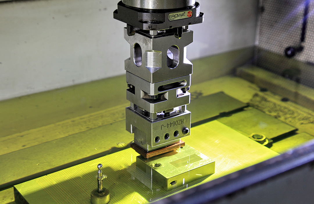 无线蓝牙耳机模具 EDM加工.jpg