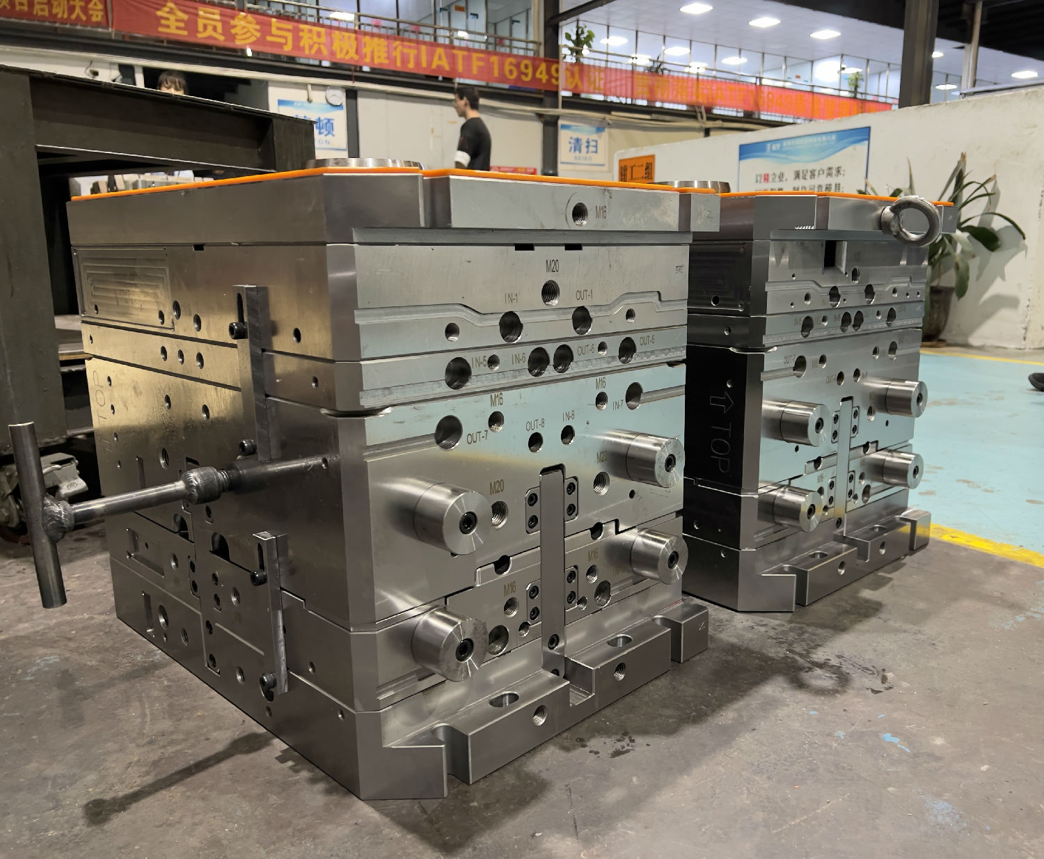 双色电子烟塑胶模具 图2.jpg 双色电子烟塑胶模具 图2.jpg