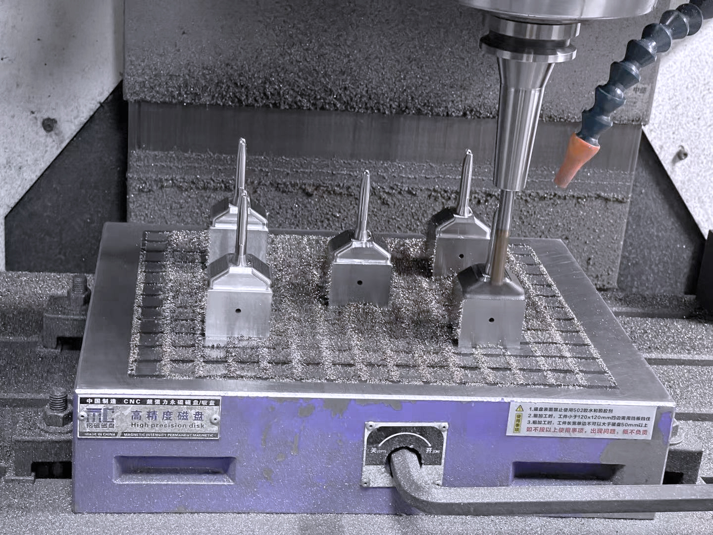 电子烟油杯塑胶模具 图1.jpg 电子烟油杯塑胶模具 图1.jpg